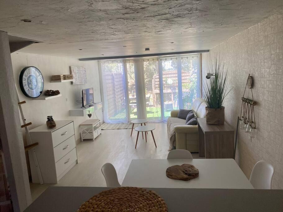 Un Duplex Pour 4 Personne Residence De Vacances อาร์ลส์ ภายนอก รูปภาพ